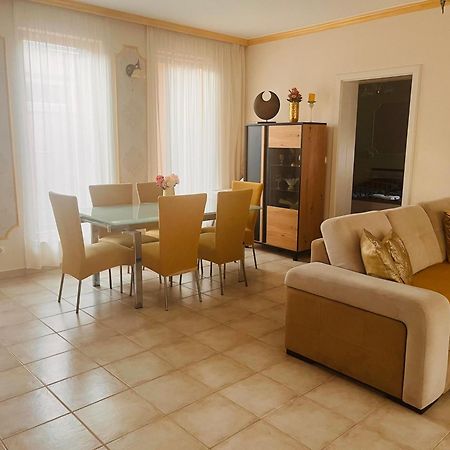 Aqua Azur Apartman Hajdúszoboszló 外观 照片