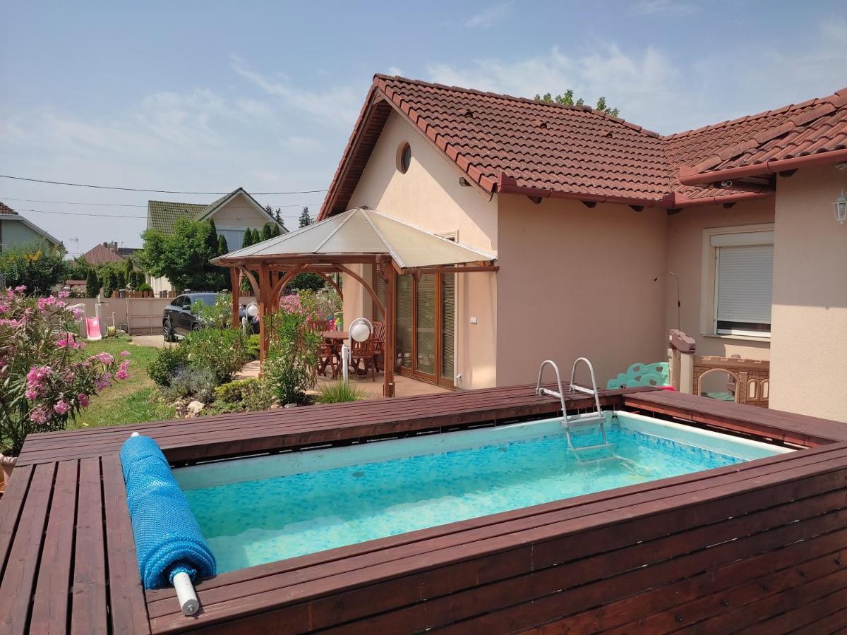 Aqua Azur Apartman Hajdúszoboszló 外观 照片