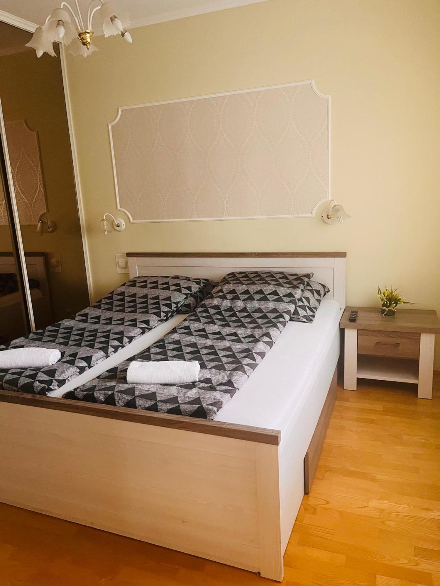 Aqua Azur Apartman Hajdúszoboszló 外观 照片