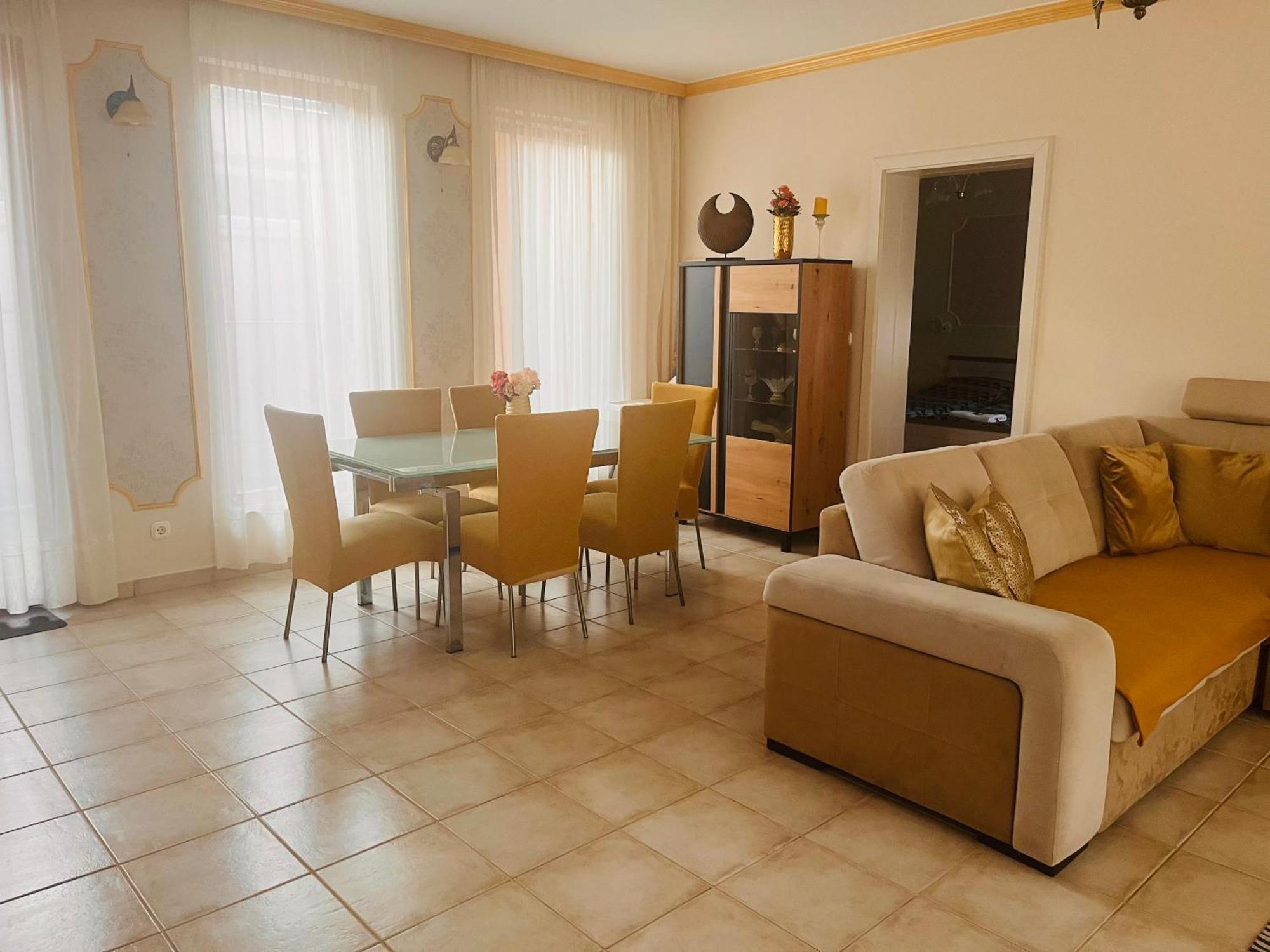 Aqua Azur Apartman Hajdúszoboszló 外观 照片