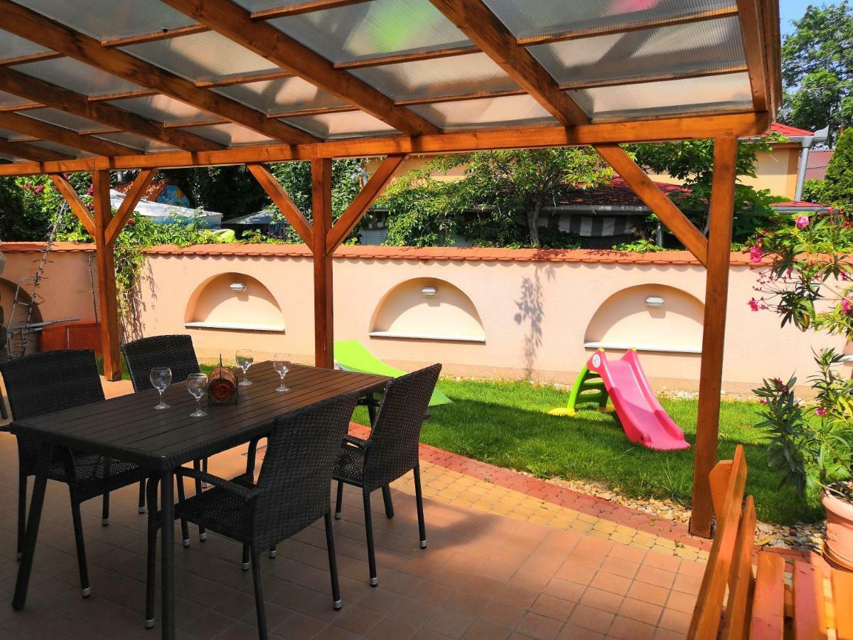 Aqua Azur Apartman Hajdúszoboszló 外观 照片